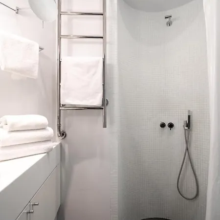 Fantastic 3 Bedroom W/ King-size Beds @design District *